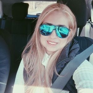 Meet your Posher, Julia